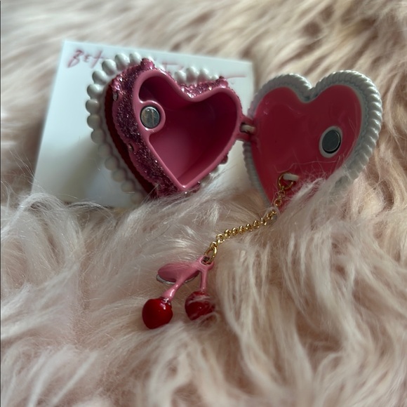 Betsey Johnson Pink Heart Ring - Picture 3 of 3